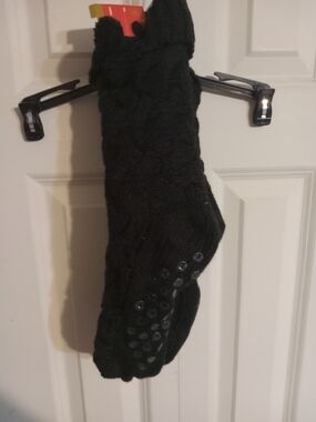 Joe Boxer Black Cable Knit Gripper Slipper Socks